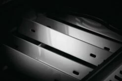 Napoleon Rogue 425 Gasgrill - All Black - Mit Seitenbrenner - Hero Modell 2023 Mit Heckbrenner Inkl. Drehspieß Und Abdeckhaube -Grillfuerst Speichern napoleon rogue gasgrill brennerabdeackungen sear plates 5