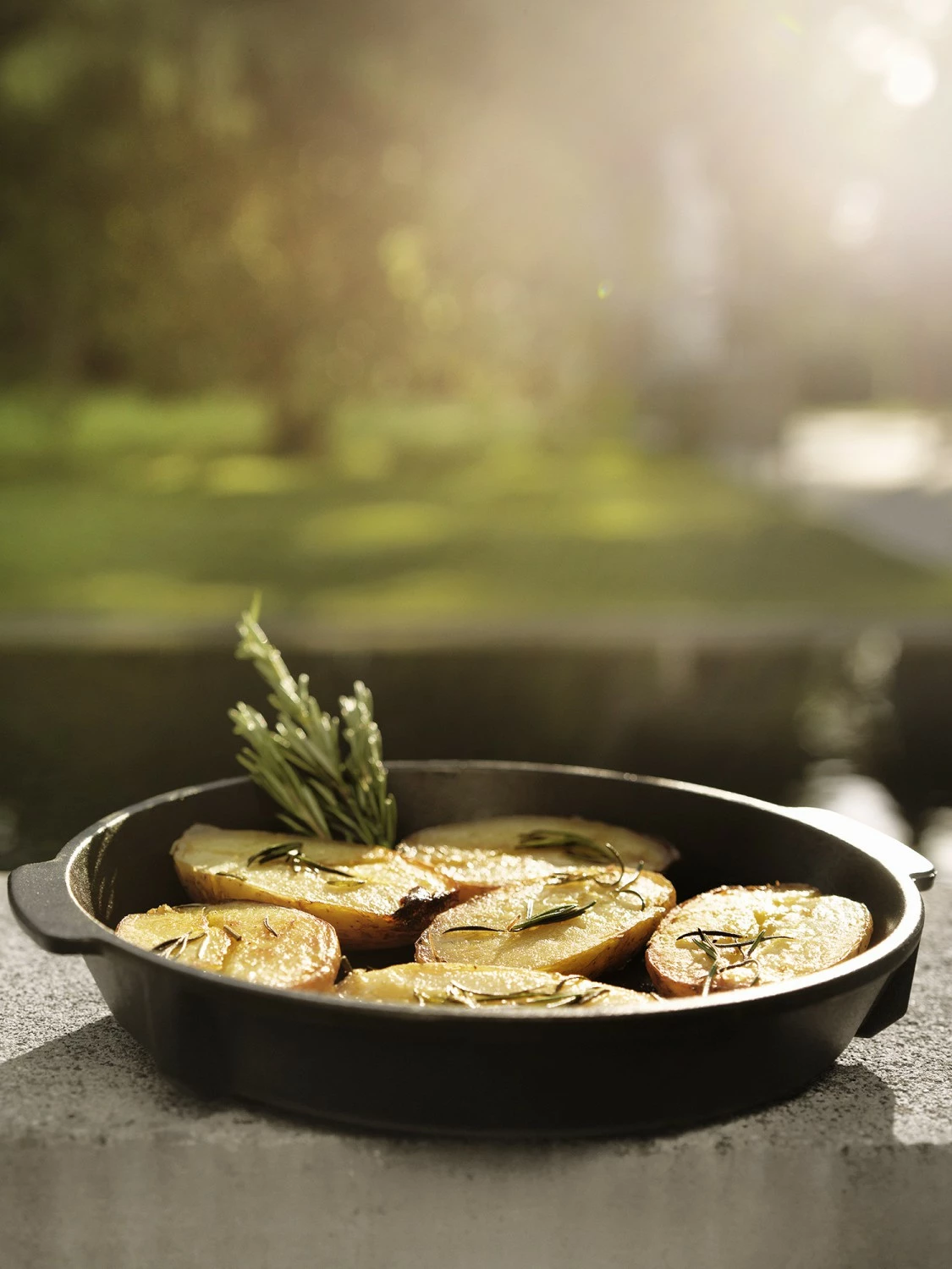 Outdoorchef Gusseisenpfanne / Aromapfanne Ø 23cm 3 Outdoorchef Gusseisenpfanne / Aromapfanne Ø 23cm