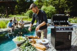 Outdoorchef Dualchef 325 G Gasgrill Mit Seitenkocher + BLAZING ZONE Infrarotbrenner + DGS Gusseisen Grillrost 2 Stk. + DGS Gemüse Grillrost 2 Stk. 31 Outdoorchef Dualchef 325 G Gasgrill Mit Seitenkocher + BLAZING ZONE Infrarotbrenner + DGS Gusseisen Grillrost 2 Stk. + DGS Gemüse Grillrost 2 Stk. -Grillfuerst Speichern outdoorchef dualchef 325 g grillparty 18 700 0 1