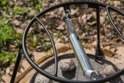 Petromax Feuertopf Deckelhalter Pro-ft Dutch Oven Zubehör -Grillfuerst Speichern petromax feuertopf deckelhalter nahaufnahme